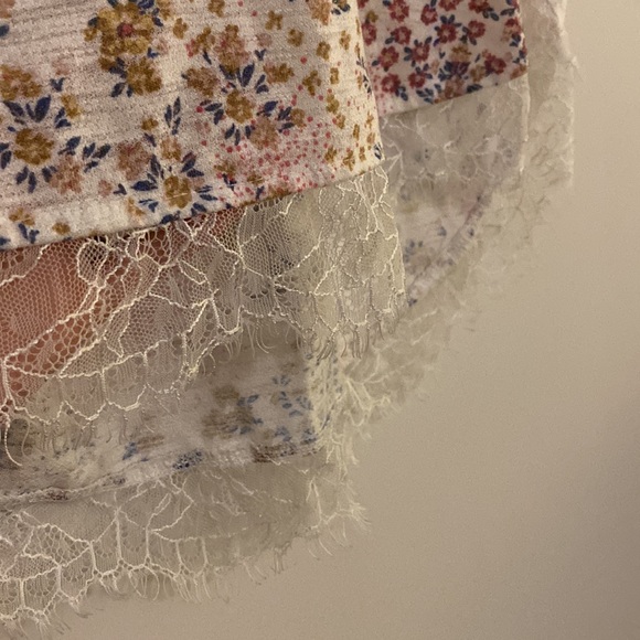 Lauren Conrad Floral Lace Hem Tee - Picture 2 of 5